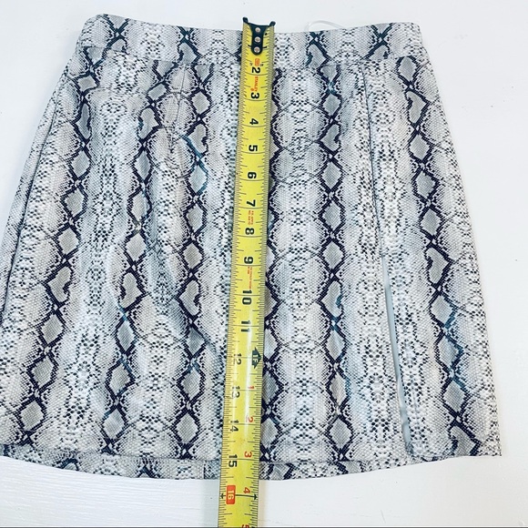 faux snakeskin skirt size S - Picture 2 of 6
